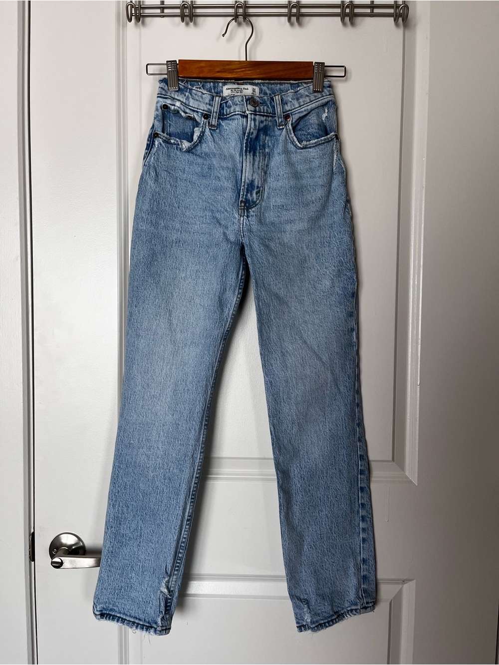 Abercrombie & Fitch Curve Love ‘90s Straight Ultra High Rise Jeans 24S